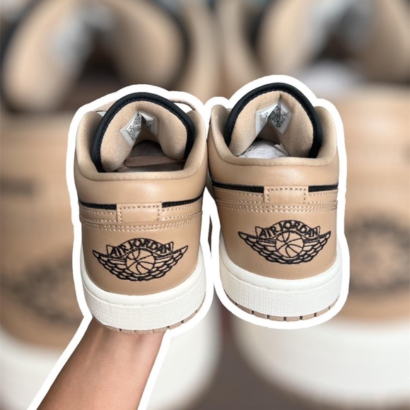 Air Jordan 1 Low - tan & black - Picture 2 of 7